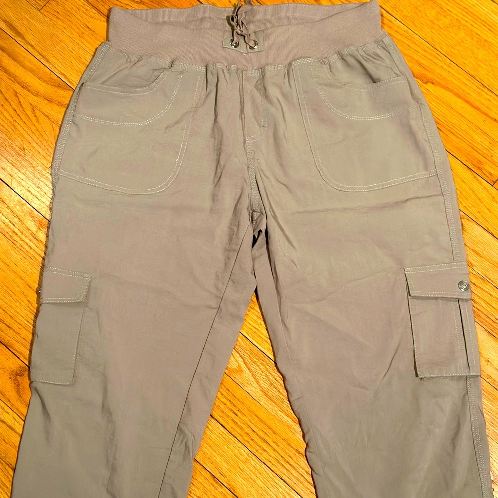 Lightweight crops pants